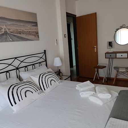 Cosy Apartment On Dragon Street Афины Экстерьер фото