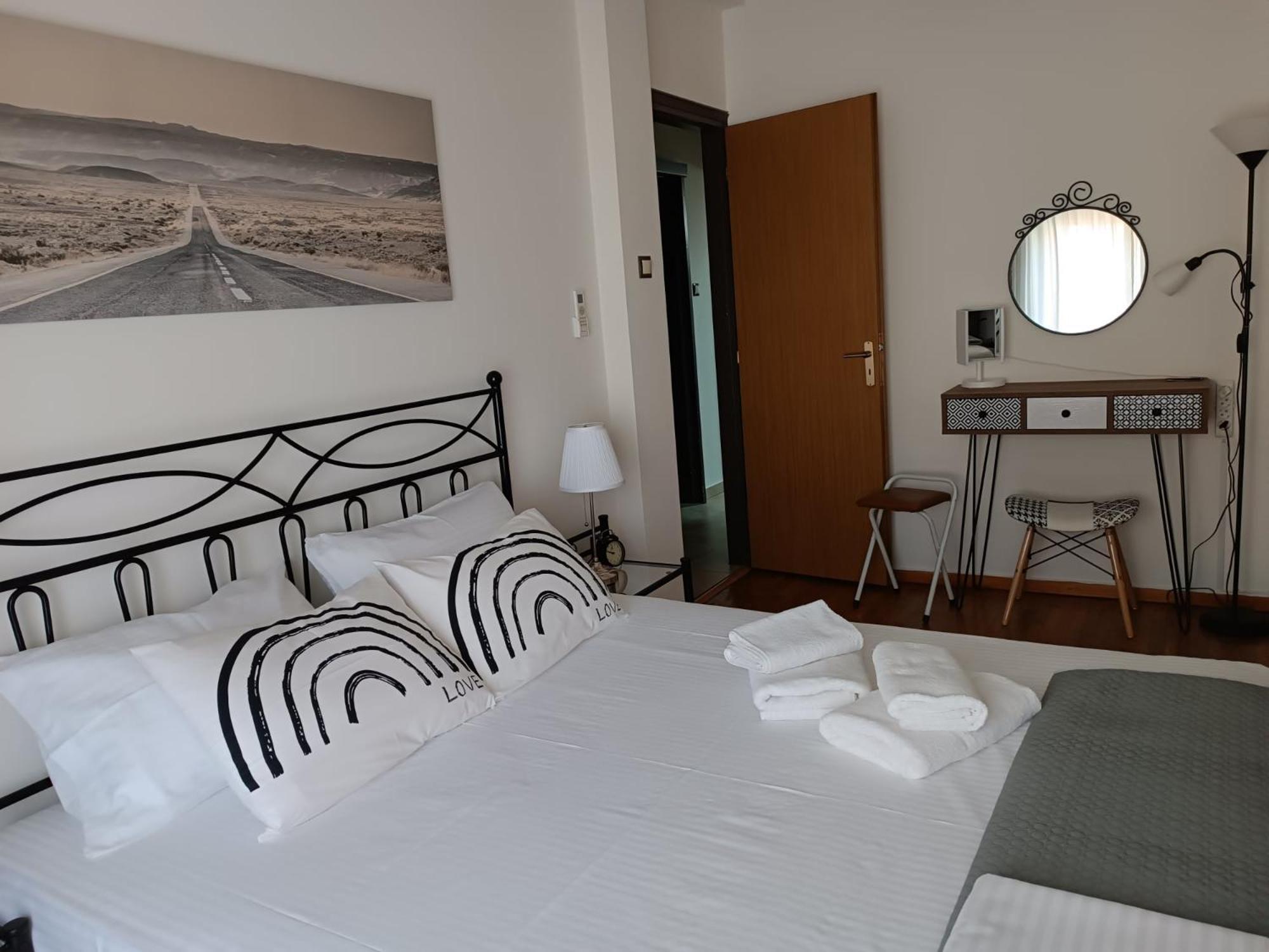 Cosy Apartment On Dragon Street Афины Экстерьер фото